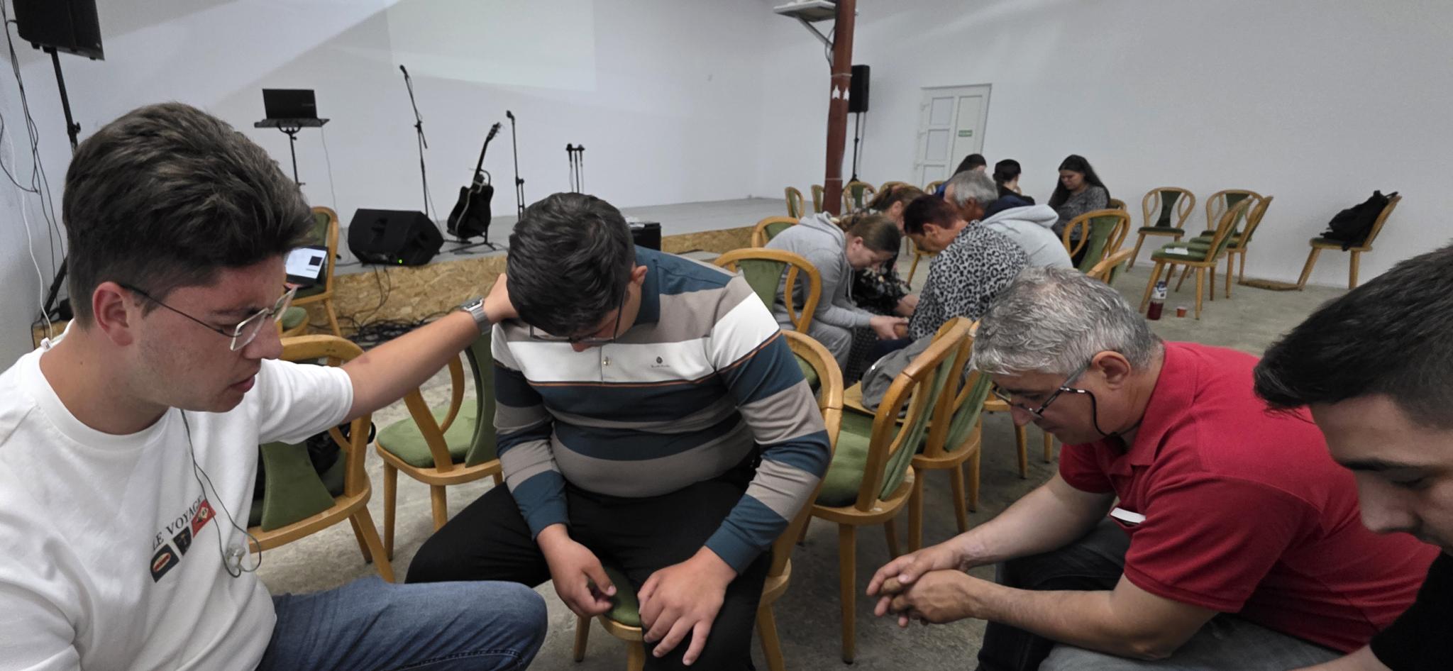 Comunitate creștină în rugăciune și adorare